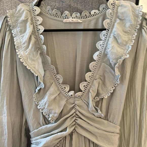 Beautiful elegant dress - Picture 2 of 3